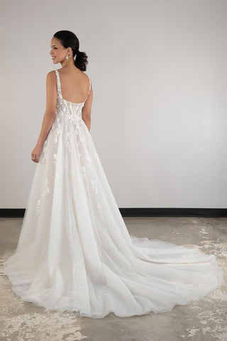 Essense Bridal Collection Style Number D4030 - 4