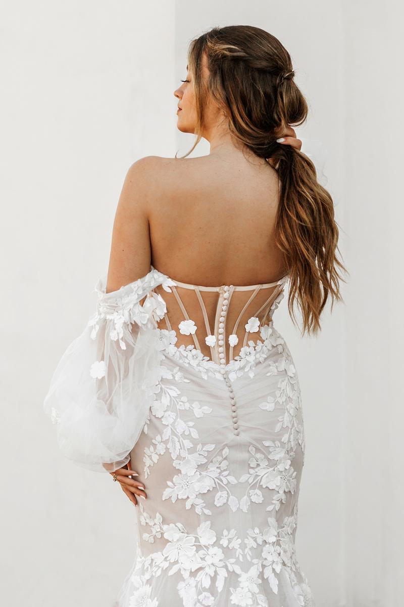 Essense Bridal Collection Style Number D4038 - 8