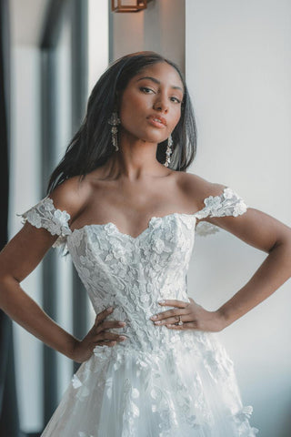 Essense Bridal Collection Style Number D4106 - 8