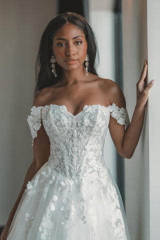 Essense Bridal Collection Style Number D4106 - 9