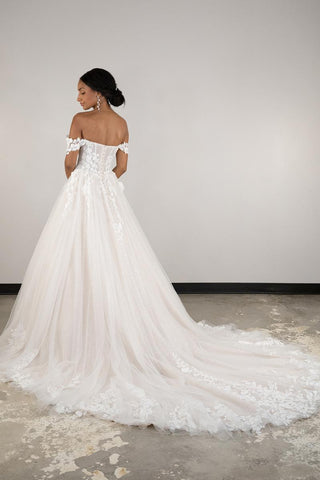 Essense Bridal Collection Style Number D4106 - 4