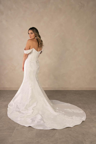 Essense Bridal Collection Style Number D4493 - 4
