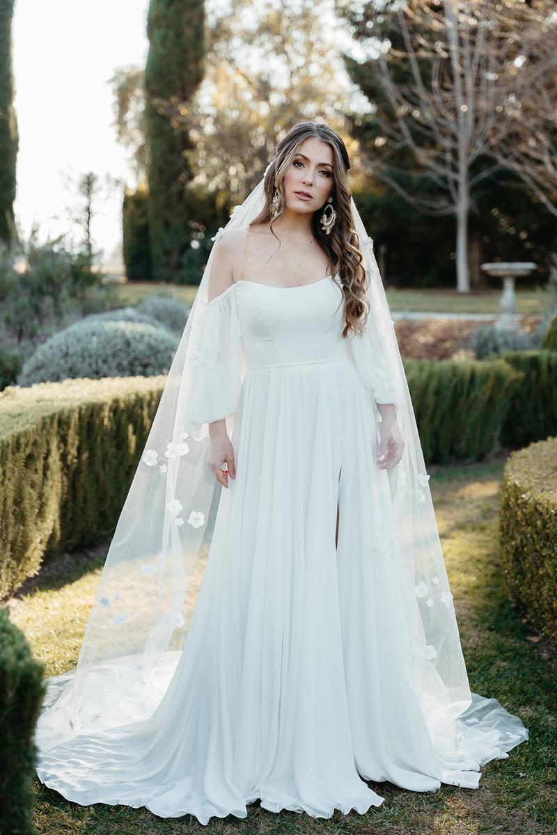 Stella York Essence Of Australia Veils Fall Long Sleeve Ballgown Wedding Dress Stella York Stella York Essence Of Australia Veils Fall Long Sleeve Ballgown Wedding Dress Stella York