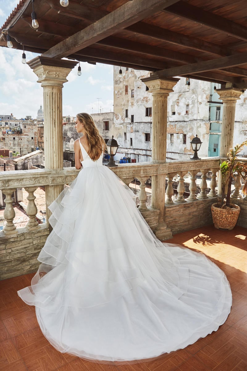 L'Amour Style Number LA8223 - 2