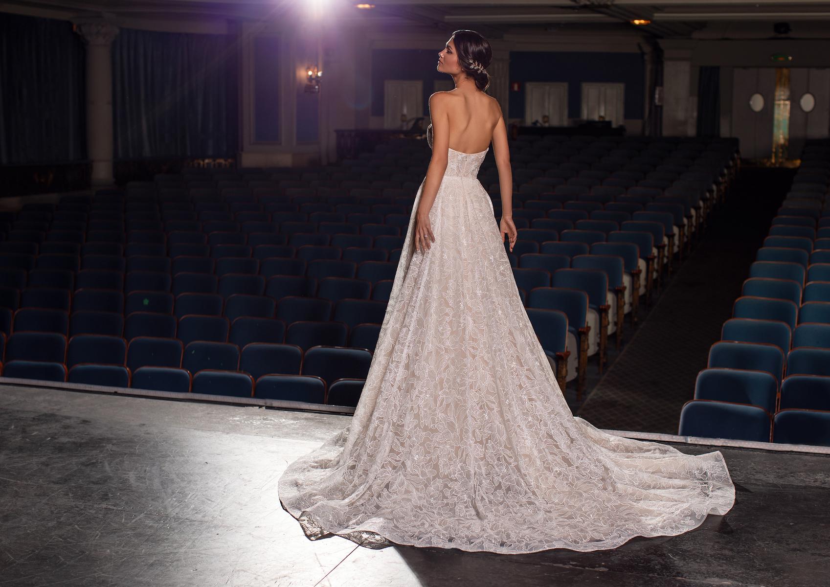 Privee Collection Style Number VELEZ - 3