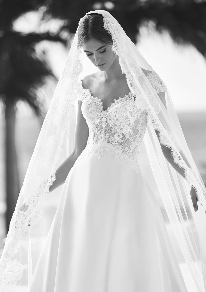 Pronovias Style Number EDIE - 9