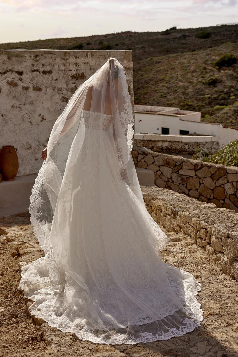 Lilian West Style Number 66376 - 8