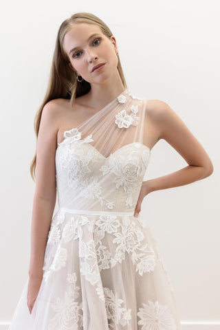 Willowby Style Number 50107 - 6