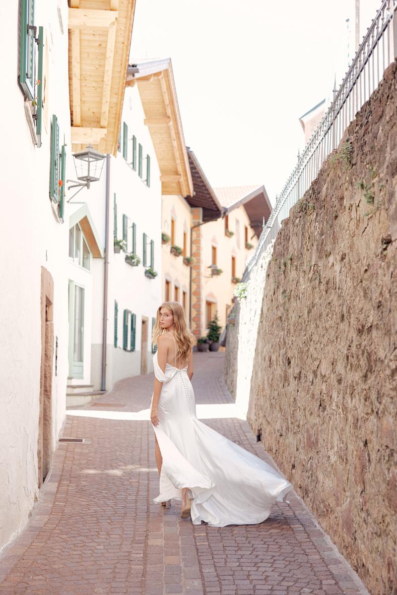 Willowby Style Number 50304 - 8