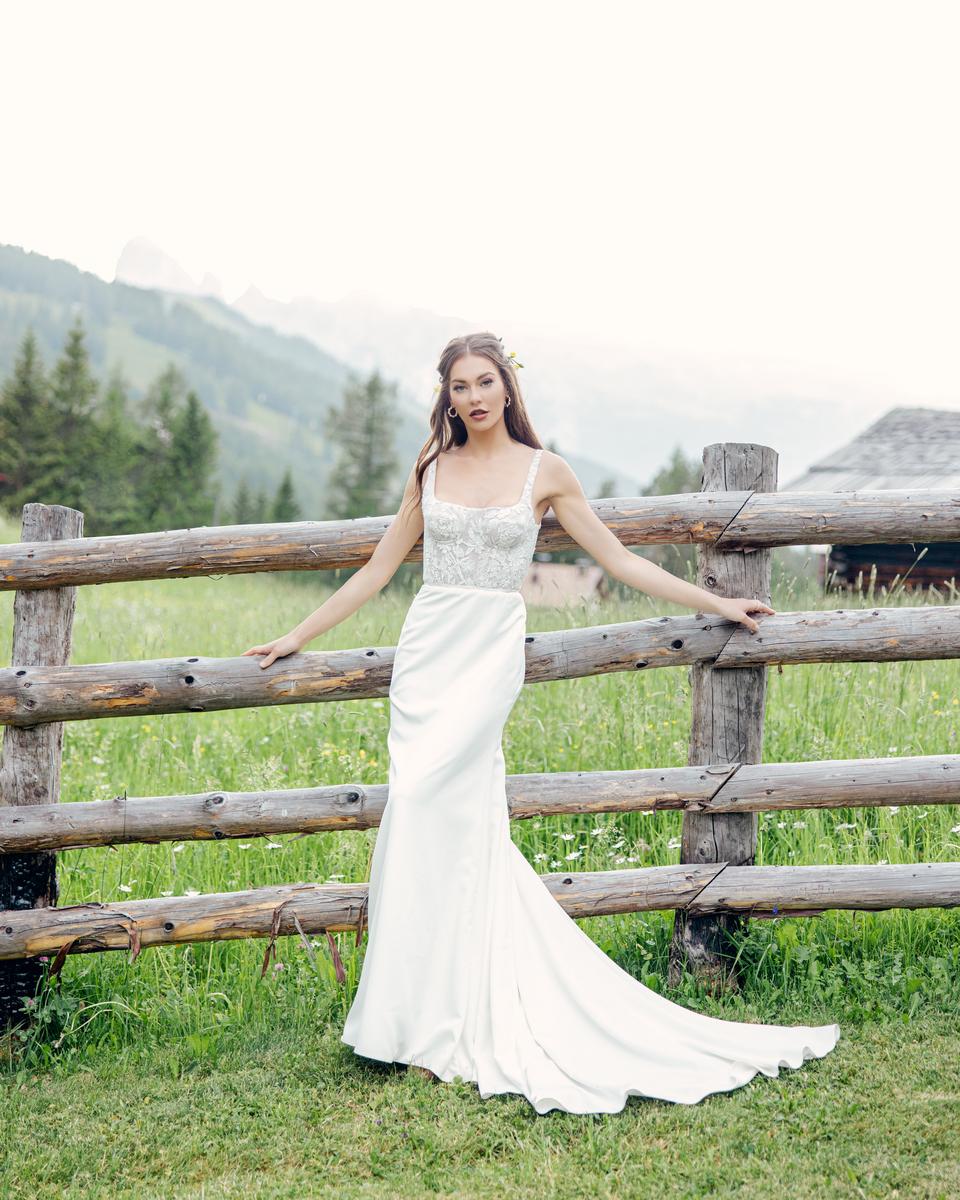 Willowby Style Number 50400 - 1
