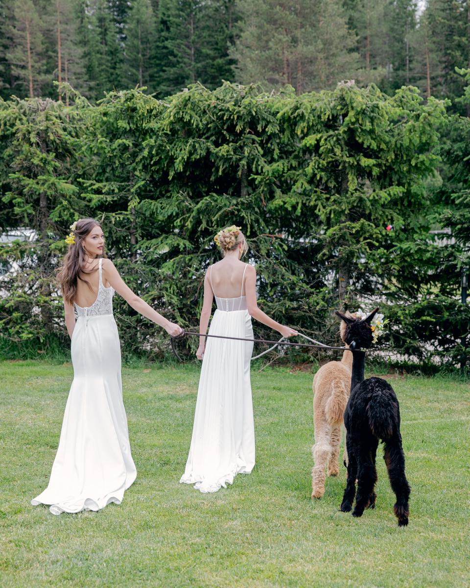 Willowby Style Number 50400 - 5
