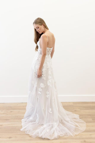 Willowby Style Number 50604 - 4