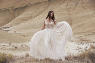 Willowby Style Number 52700 - 5