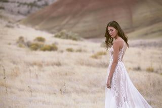 Willowby Style Number 52715 - 5