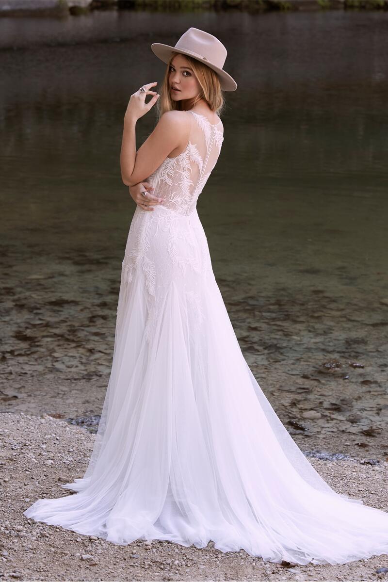 Willowby Style Number 55701 - 5