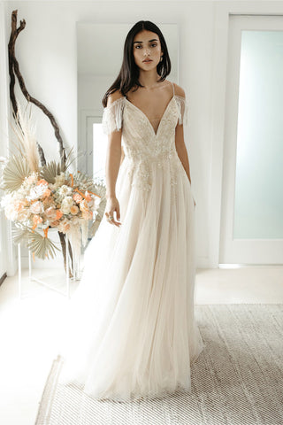 Willowby Style Number 56402 - 1
