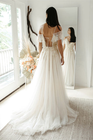 Willowby Style Number 56402 - 2