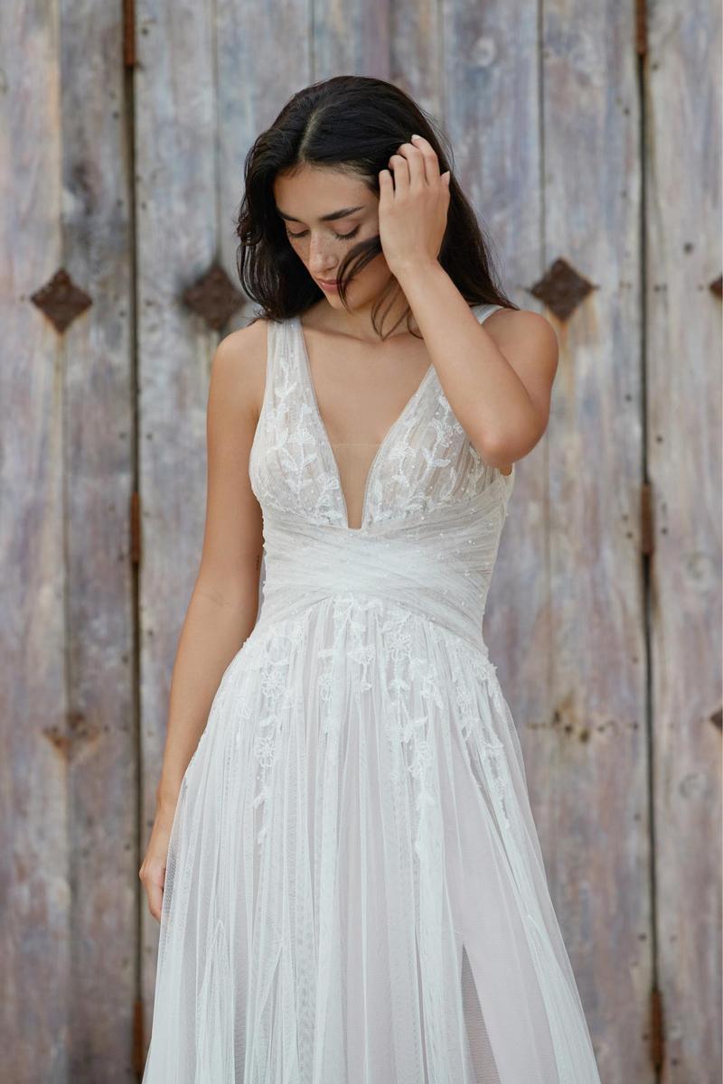 Willowby Style Number 58600 - 4