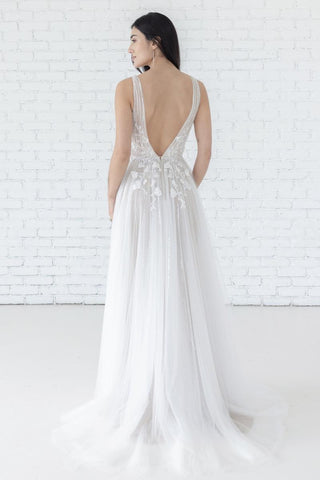 Willowby Style Number 59607 - 2