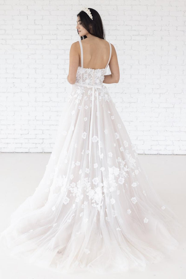 Willowby Style Number 59707 - 2